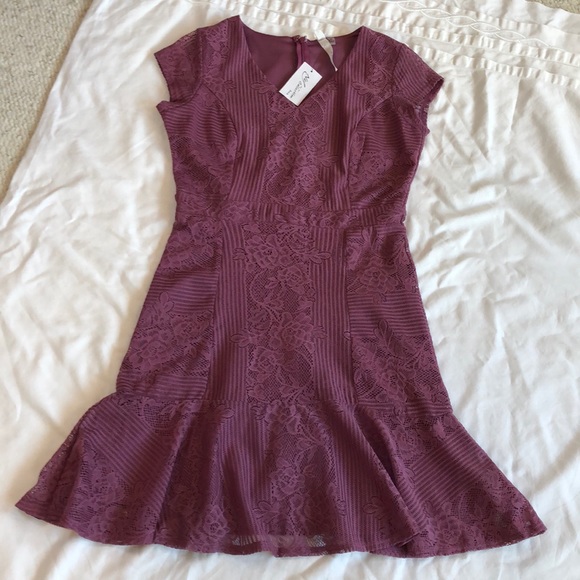 NY Collection Dresses & Skirts - NY Collection Petite Lace Ruffle Hem dress